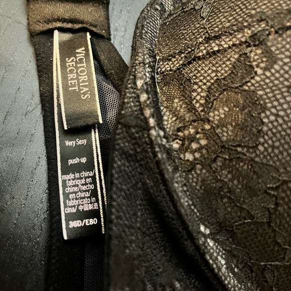 Victoria Secret Push Up Lace Bra - Picture 2 of 3